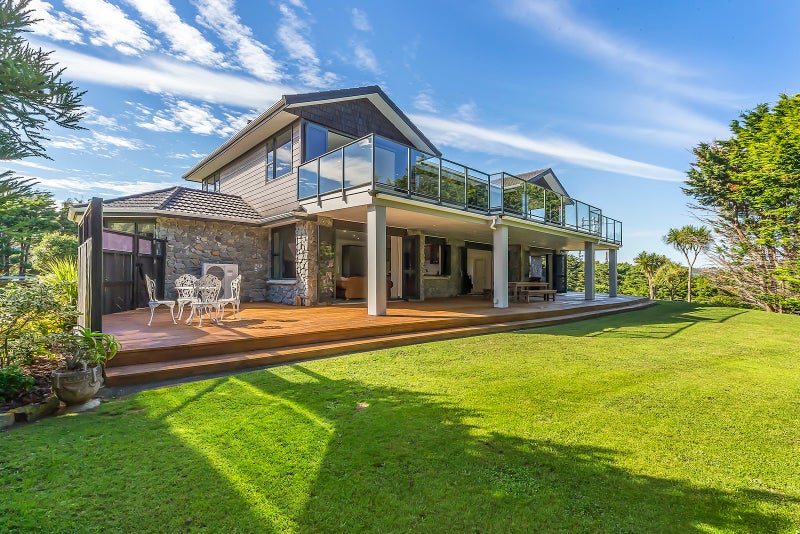 40 Gladys Scott Place, Tawa, Wellington - Carousel 1