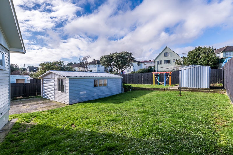 35 Levant Street, Cannons Creek, Porirua - Carousel 2