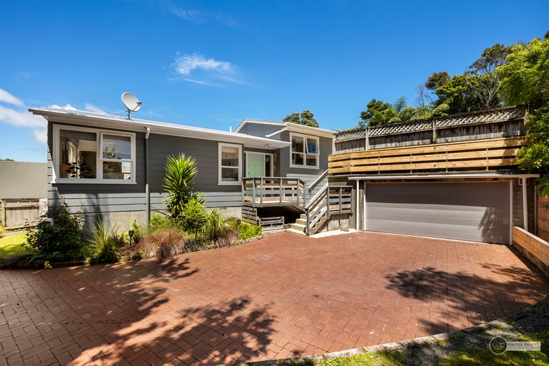 17 Park Road, Belmont, Lower Hutt - Carousel 1