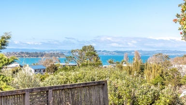 4 Kuaka Road, Oneroa, Waiheke Island - Carousel 1