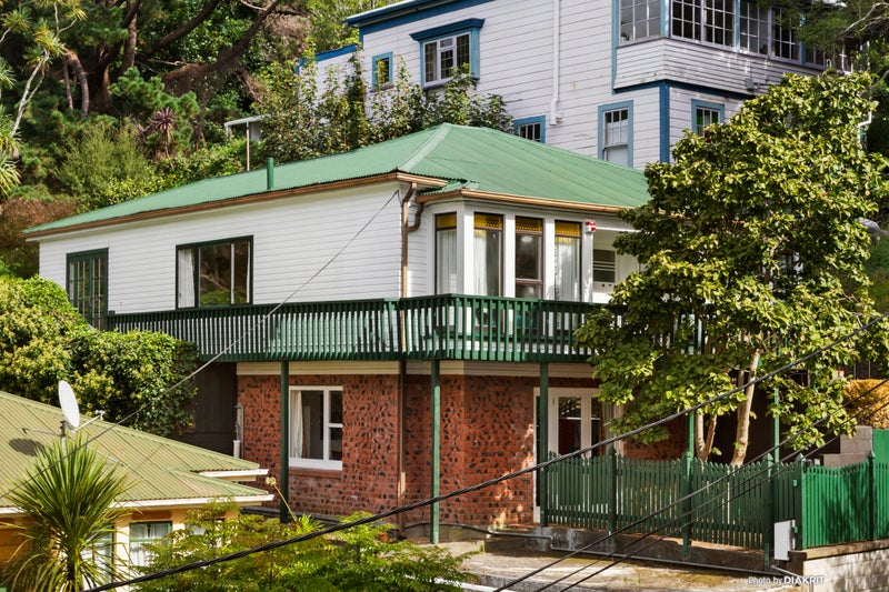 7 Mortimer Terrace, Aro Valley, Wellington - Carousel 1