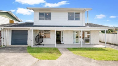 1/10 Mannering Place, Hillcrest, Auckland - Carousel 1