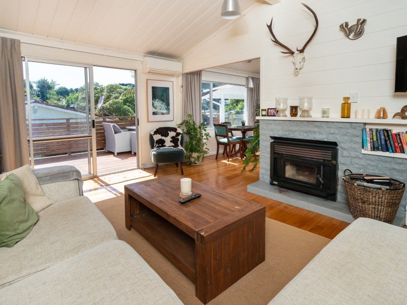 13 Thurleigh Grove, Karori, Wellington - Carousel 2