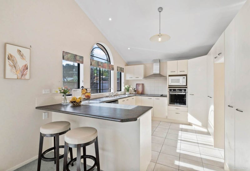 11 Syracuse Place, Albany, Auckland - Carousel 1