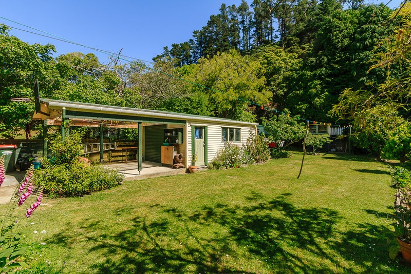 124 Hine Road, Wainuiomata, Lower Hutt - Carousel 21