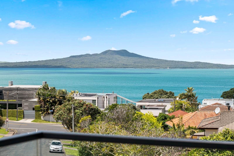 4C Rahopara Street, Castor Bay, Auckland - Carousel 2
