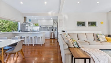 9 Ladies Mile, Manly, Whangaparaoa - Carousel 1