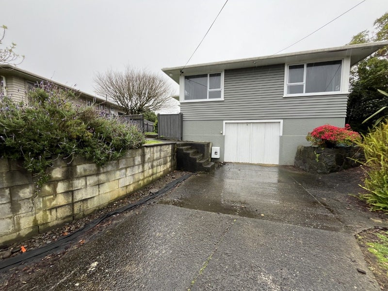 13 Elm Grove, Westown, New Plymouth - Carousel 1