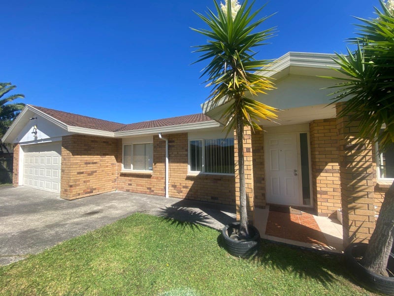 29 Glenveagh Park Drive, Weymouth, Auckland - Carousel 1