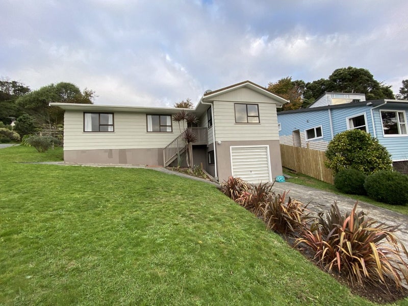 8 Fiona Grove, KARORI 6012, WELLINGTON - Carousel 1