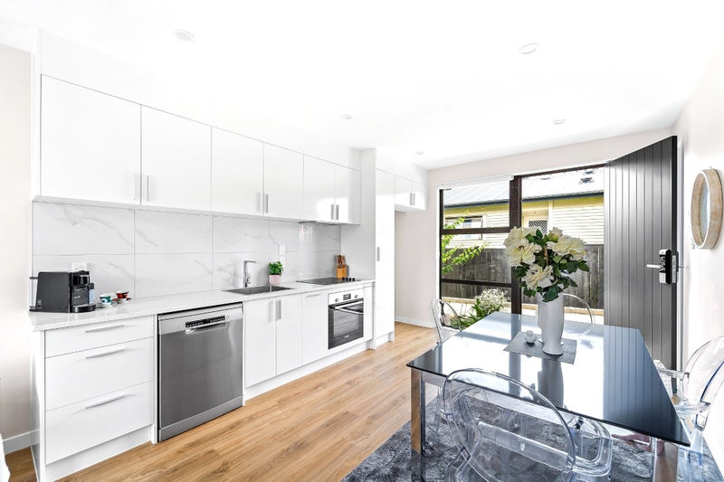 9/8 Bagnall Avenue, Point England, Auckland - Carousel 2