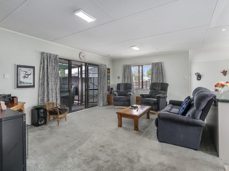 37 Willowstream Grove, Cloverlea, Palmerston North - Carousel 2