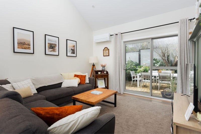 2/1 Gatman Street, Birkdale, Auckland - Carousel 2