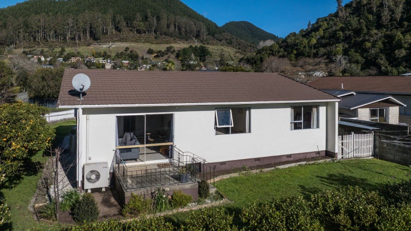 2 Burn Place, The Brook, Nelson - Carousel 1