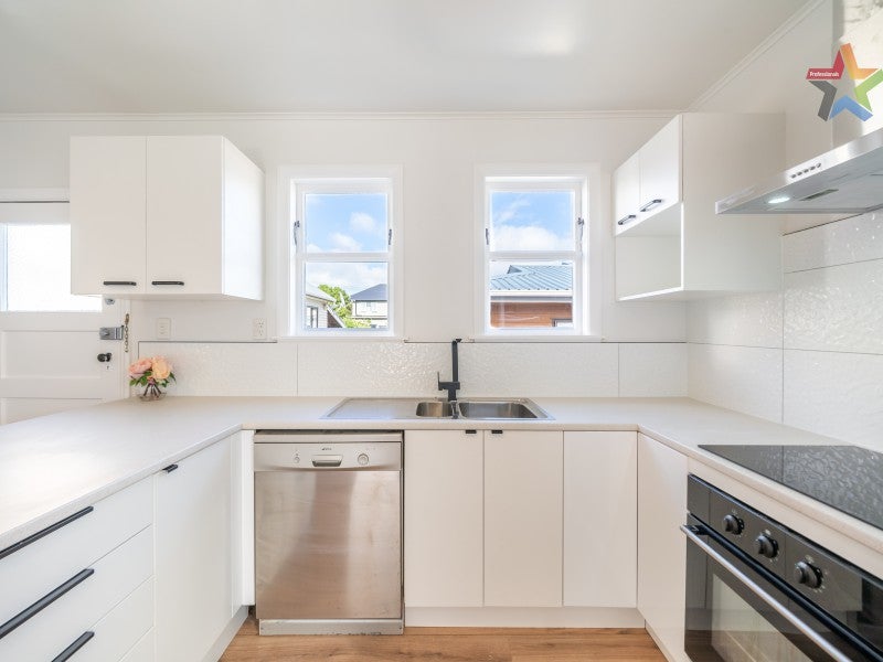 32 Rata Street, Naenae, Lower Hutt - Carousel 2