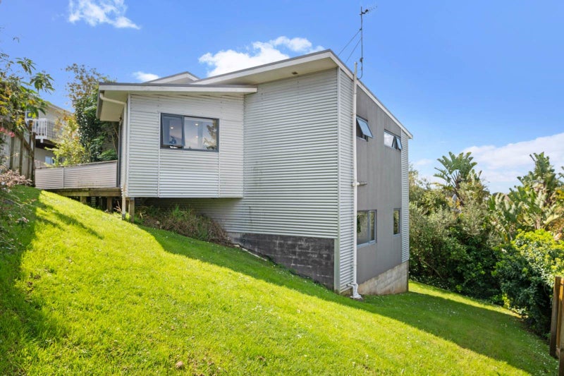 63A Sunset Road, Totara Vale, Auckland - Carousel 2