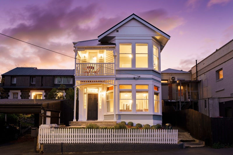 31 Hart Street, Belleknowes, Dunedin - Carousel 1