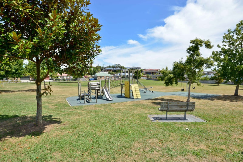 22 Pointon Glade, Grandview Heights, Hamilton - Carousel 23