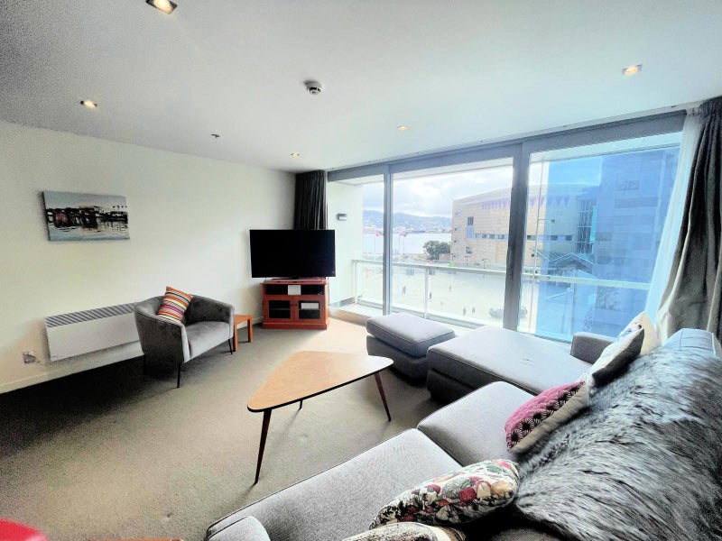 4B/42 Cable Street, Te Aro, Wellington - Carousel 1