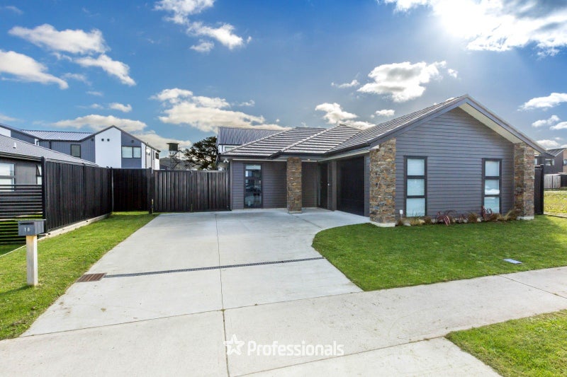 18 Castletown Street, Wallaceville, Upper Hutt - Carousel 1