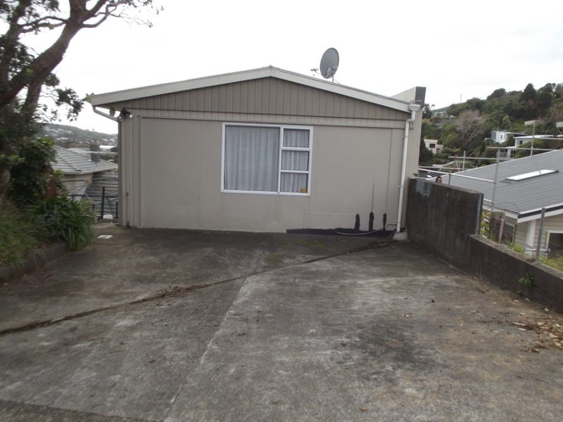 1B Court Road, Tawa, Wellington - Carousel 2