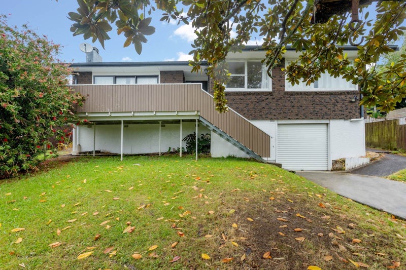 8 Pendlebury Street, Green Bay, Auckland - Carousel 1