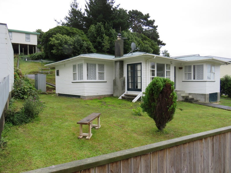 43 Cardiff Crescent, Cannons Creek, Porirua - Carousel 1