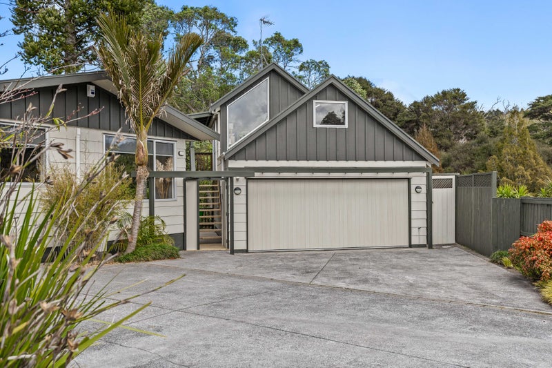 43 Onedin Place, Titirangi, Auckland - Carousel 1