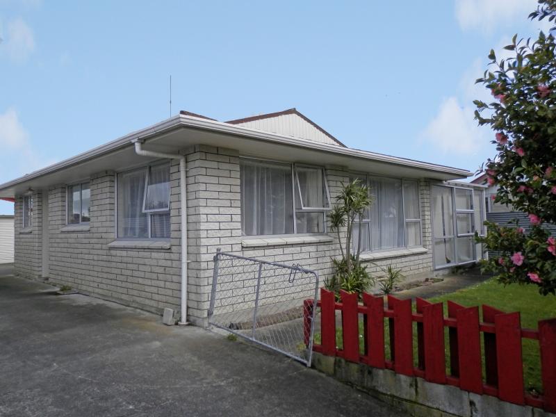 17 Waltham Court, Cloverlea, Palmerston North - Carousel 1