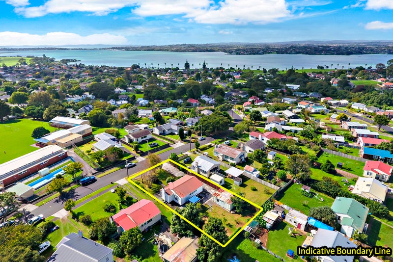 13 Taratoa Street, Point England, Auckland - Carousel 1