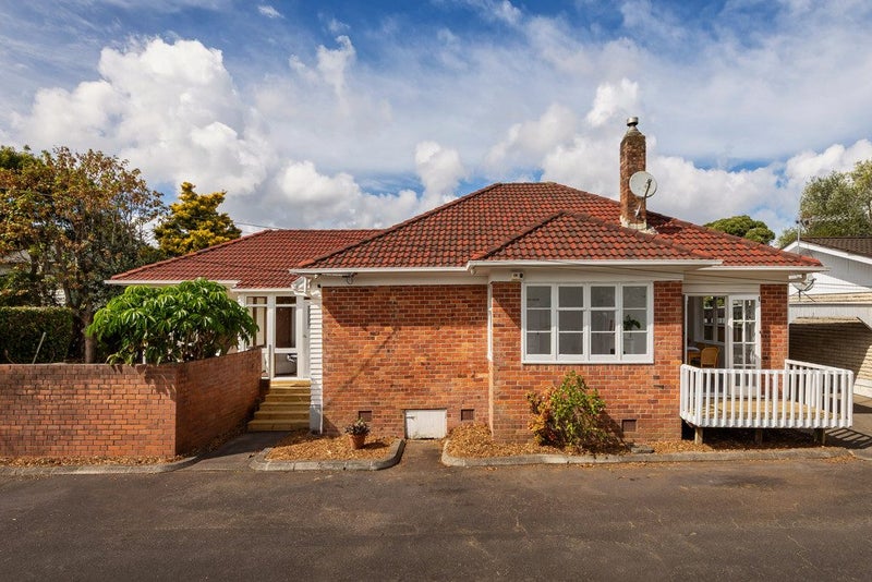 4/24 Formby Avenue, Point Chevalier, Auckland - Carousel 1