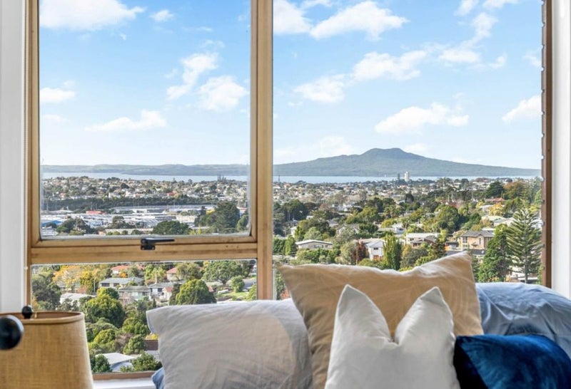 611B Glenfield Road, Totara Vale, Auckland - Carousel 1