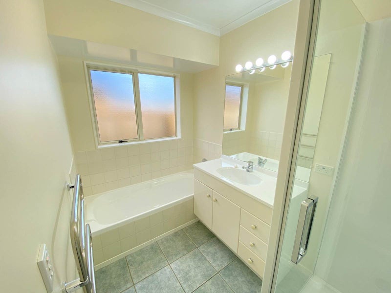 17 Glassonby Road, Northpark, Auckland - Carousel 17