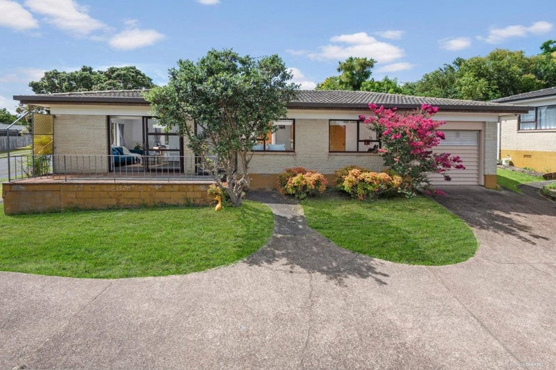1/4 Wanganella Place, Lynfield, Auckland - Carousel 1