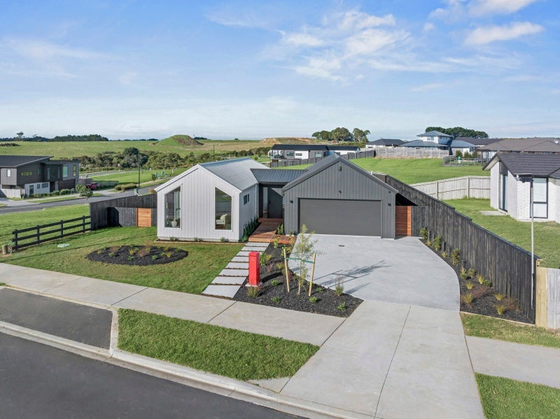 42 Opouatu Avenue, Glenbrook, Glenbrook - Carousel 2