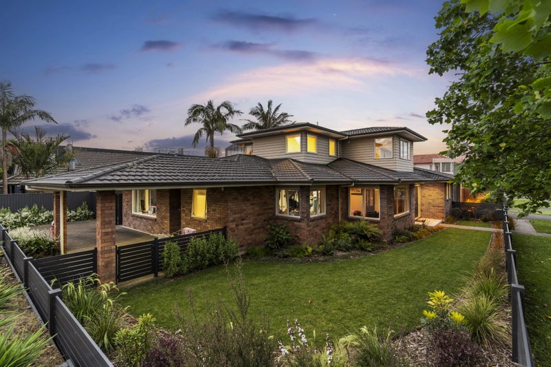 2 Vinograd Drive, Te Atatu Peninsula, Auckland - Carousel 1