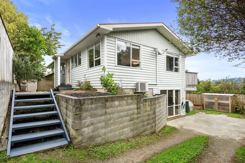 22 Castle Crescent, Stokes Valley, Lower Hutt - Carousel 1