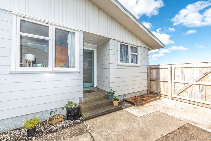 19 Gibbons Crescent, Castlecliff, Whanganui - Carousel 1