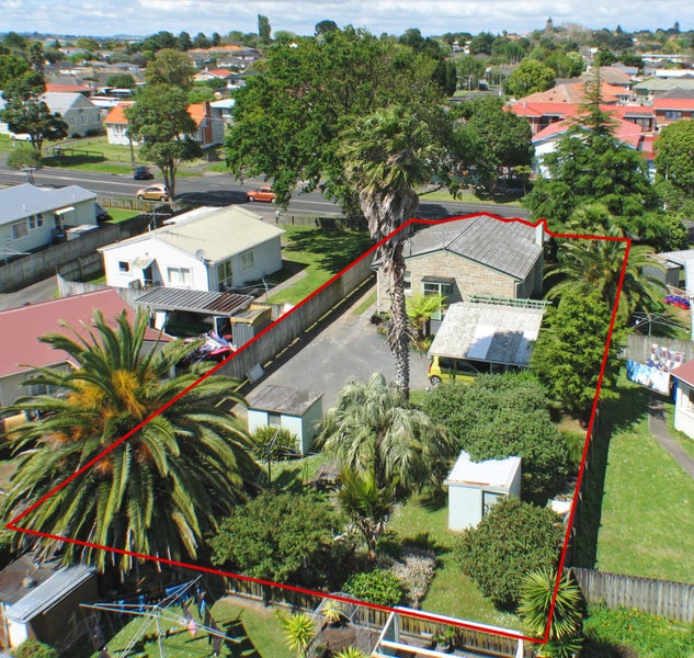 54 Point England Road, Point England, Auckland - Carousel 1