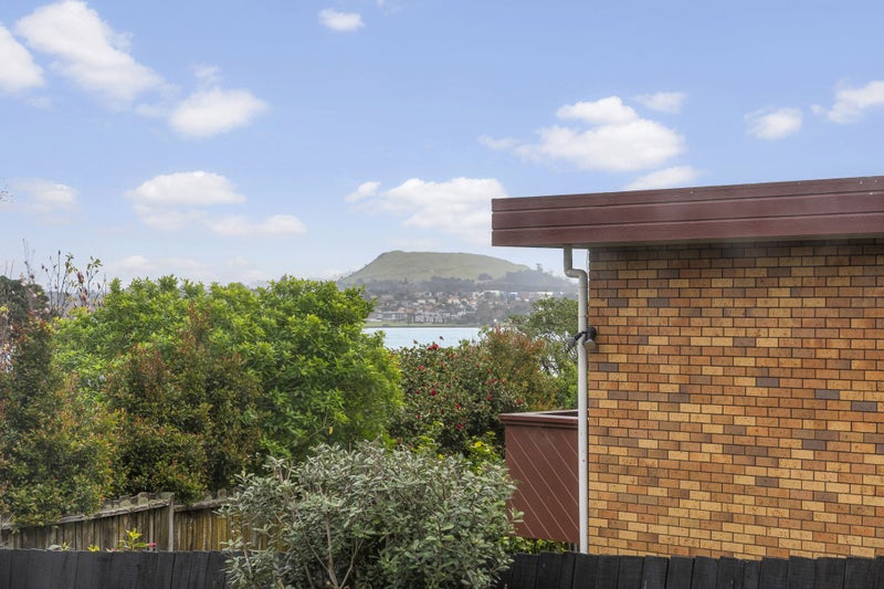 1/16 Ullswater Place, Half Moon Bay, Auckland - Carousel 2