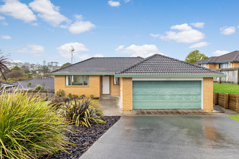 4 Jever Place, Massey, Auckland - Carousel 1
