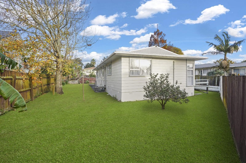 1/58 Te Irirangi Drive, Clover Park, Auckland - Carousel 1