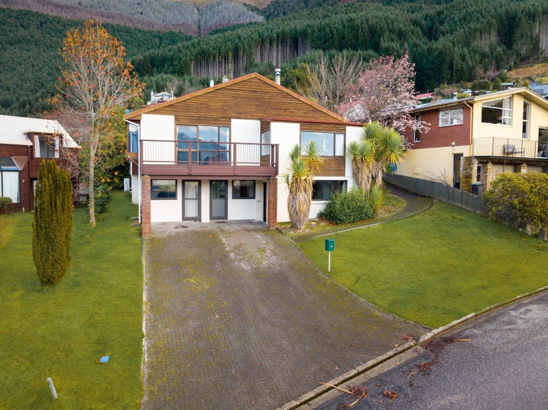 8 Avalon Crescent, Fernhill, Queenstown - Carousel 2