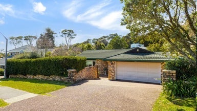 23 Woodfern Crescent, Titirangi, Auckland - Carousel 1