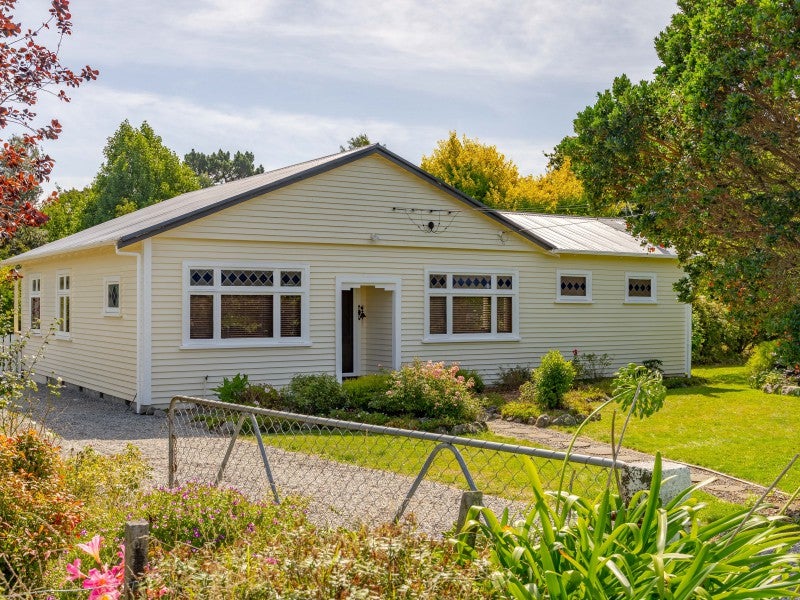24 South Featherston Road, South Featherston, Featherston - Carousel 1
