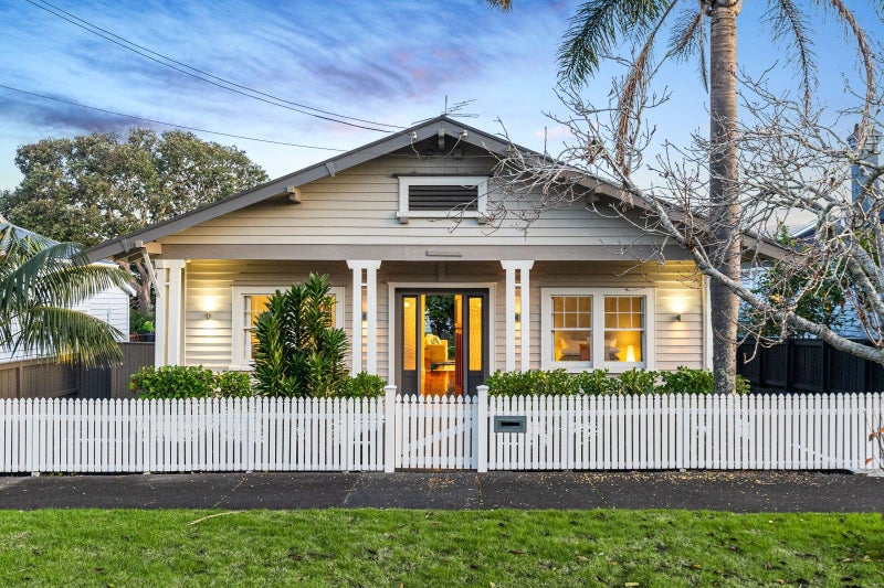 15 Mount Pleasant Road, Mount Eden, Auckland - Carousel 1