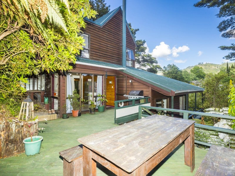 27 Fendalton Crescent, Pinehaven, Upper Hutt - Carousel 1