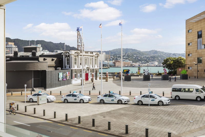 1A/42 Cable Street, Te Aro, Wellington - Carousel 1