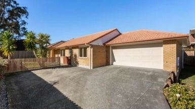 15A Blease Street, New Lynn, Auckland - Carousel 1