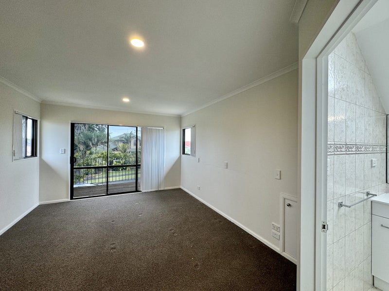 1 Fencotie Place, Northpark, Auckland - Carousel 10
